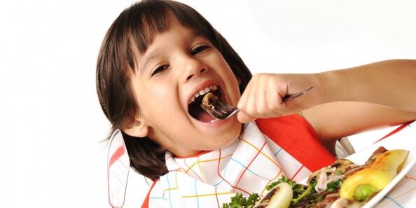 the child eats vegetables on a pancreatitis diet